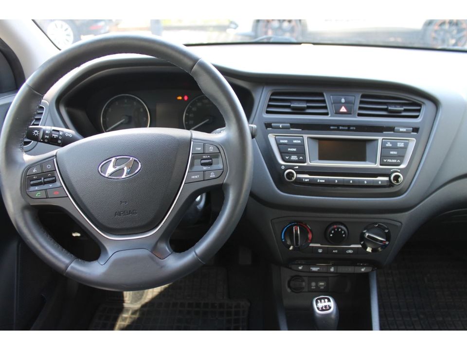 Hyundai i20 Trend 1.2 *Sitz-Lenkradheizung/PDC/Bluetooth in Lübeck