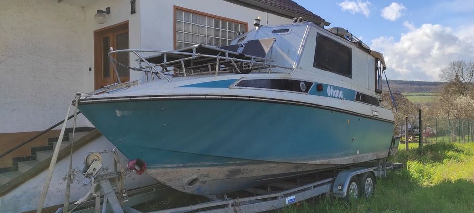 Kajütboot mit Trailer in Merzig