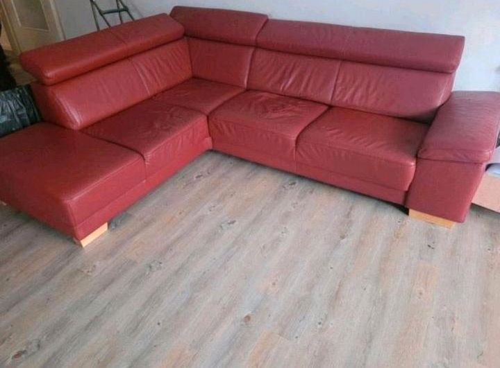 Ledersofa rot in Brunsbuettel