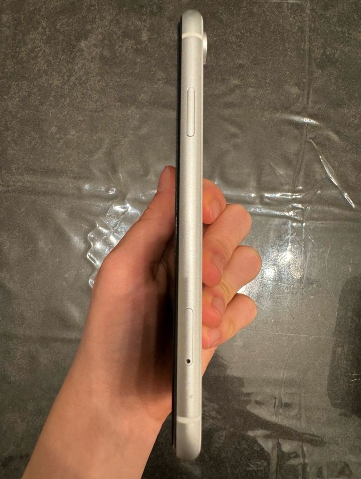 Iphone XR weiss 64 gb in Ludwigsburg