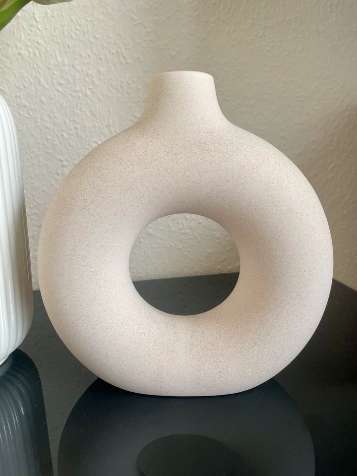 Donutvase Ringförmige Keramikvase H&M Home 21cm in Bielefeld