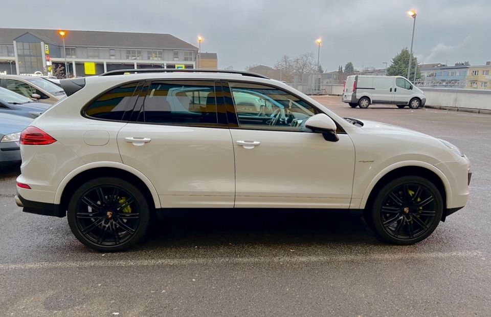 Porsche Cayenne S Platinum Edition E- Hybrid 2017 Garantie* in Köln