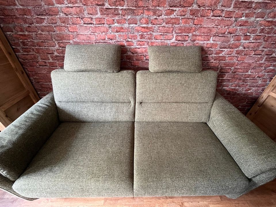 Sofa mit verstellbaren Kopfstützen inkl. Sessel im Scandi Stil in Dortmund