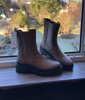 Esprit Chelsea Stiefelletten/Boots mit robusten Absatz NEU Elberfeld - Elberfeld-West Vorschau