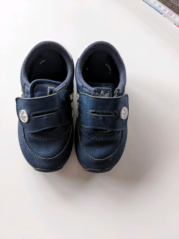 Adidas Baby Sneaker in Kassel