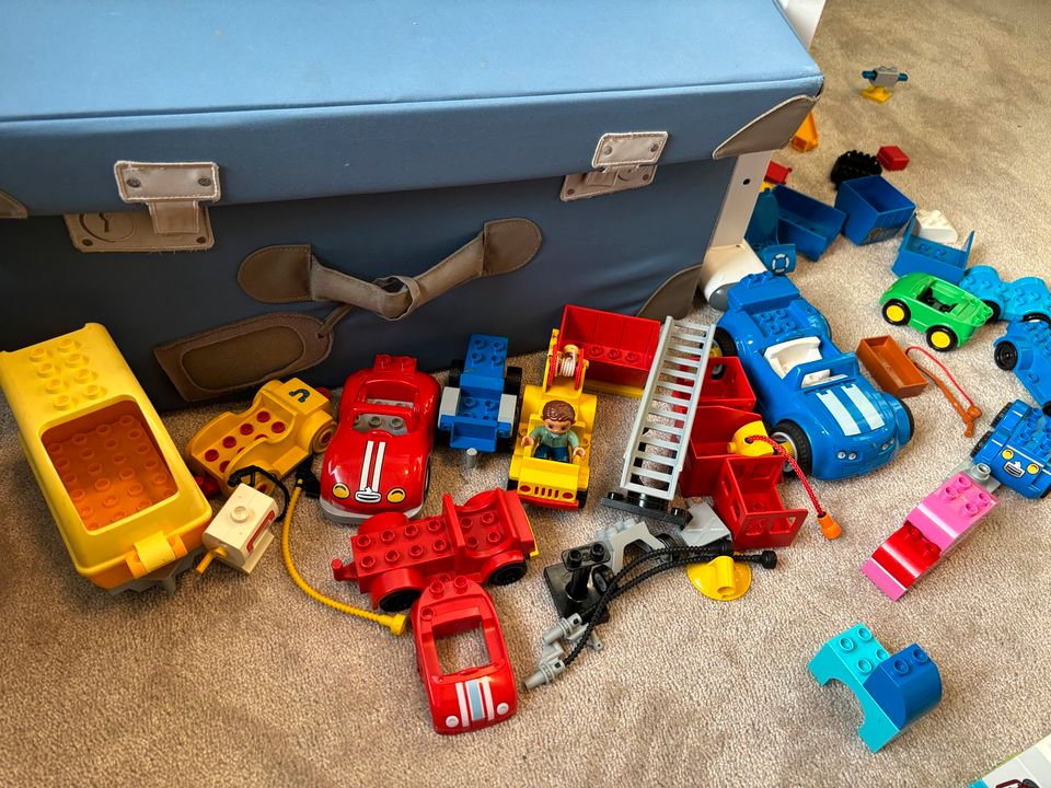 Große Kiste Lego Duplo mit diversen Sets, Platten und Fahrzeugen in Wesel
