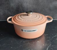 ‼️Le Creuset Signature Bräter/ Topf 26cm. Neue Farbe Pêche. NEU Nordrhein-Westfalen - Kranenburg Vorschau