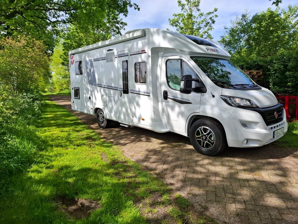 Wohnmobil (Automatik) mieten mit Hund (mit spezieller Hundebox) in Oldenburg