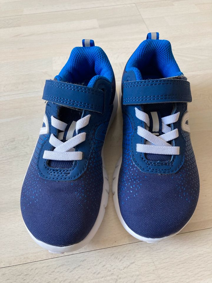 Kinderturnschuhe Gr 26 blau in Aachen