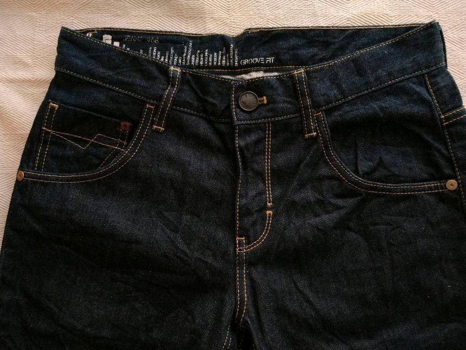 Jeans reine Baumwolle dunkler Denim Esprit Groove fit Gr. 30/ 34 in München