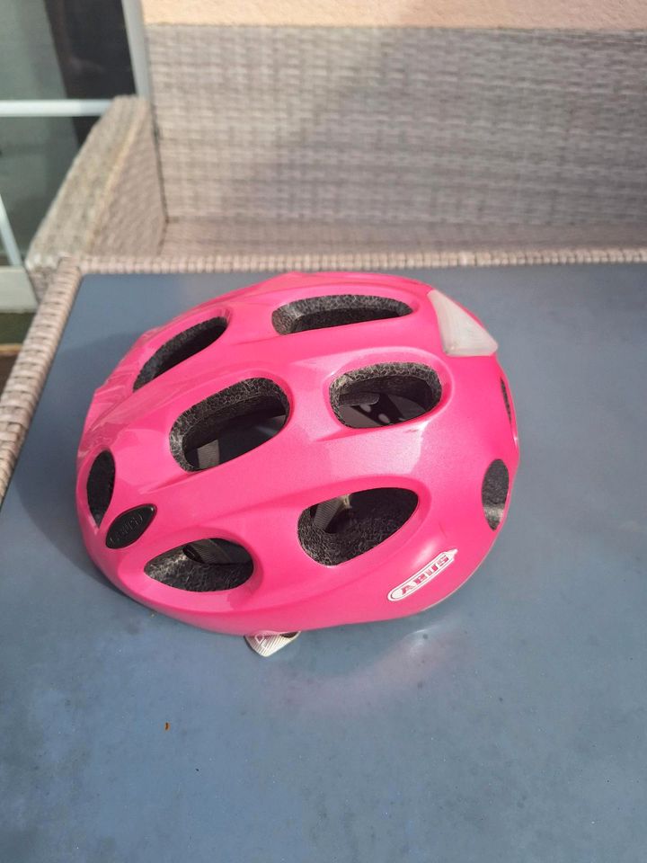Abus Mädchen Fahrradhelm Größe 52-57 pink in Altlandsberg