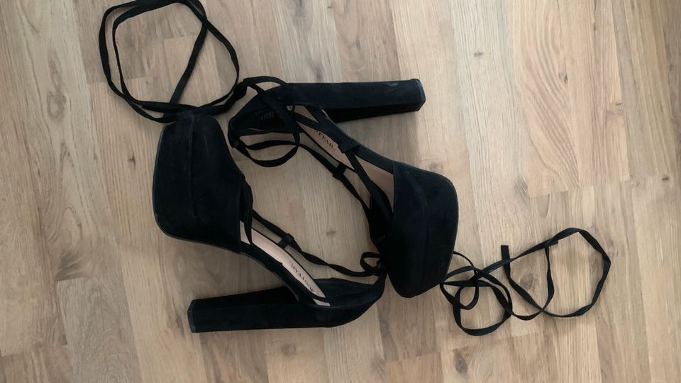 JustFab schwarze Absatzschuhe High Heels 40 in Düsseldorf