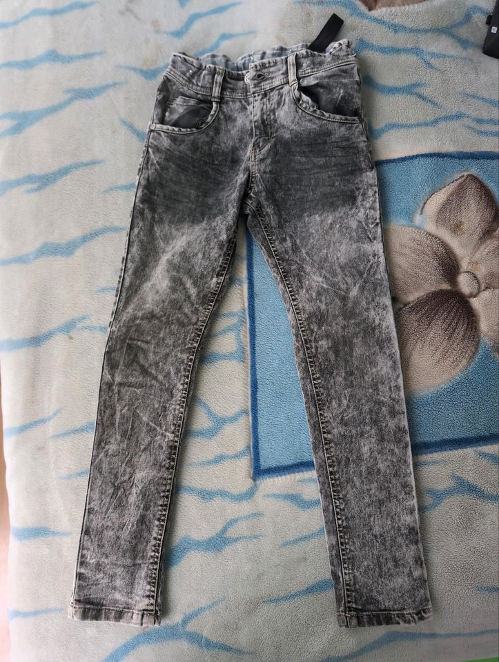 Jeanshose Jeans 140 in Celle