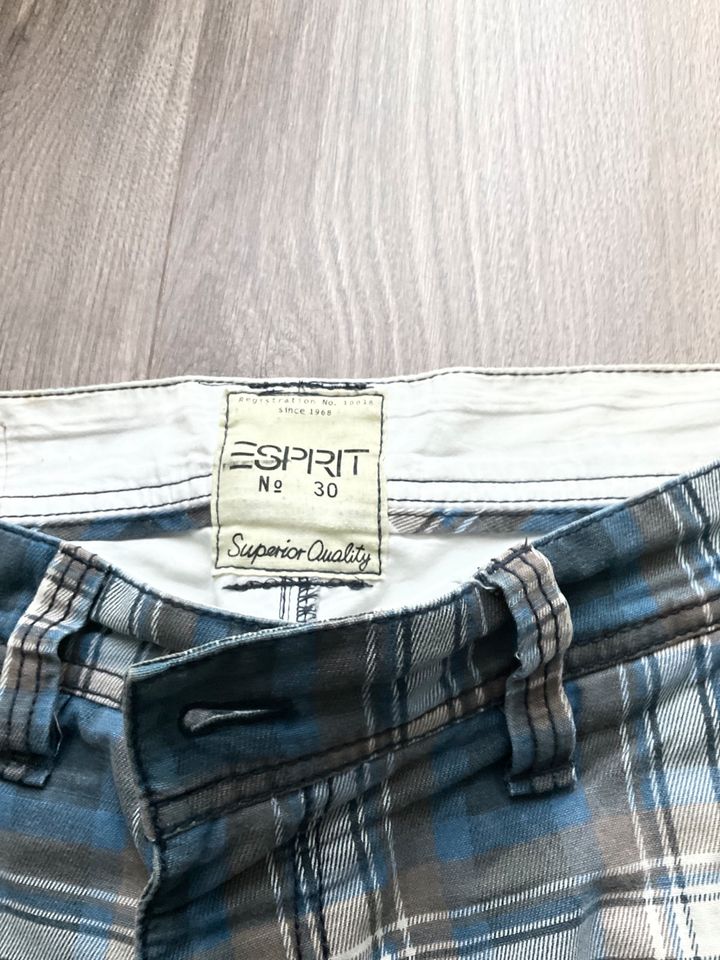 Short von Esprit Weite 33 in Straelen