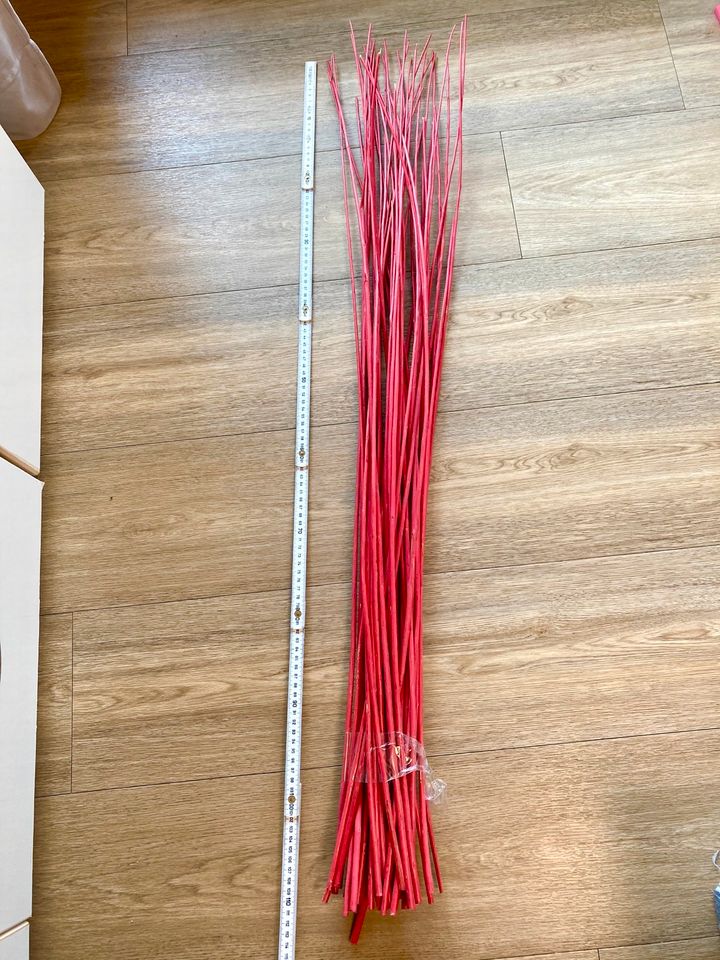 Dekoration für Bodenvasen etc. rot ca. 110 cm lang in Rosenheim