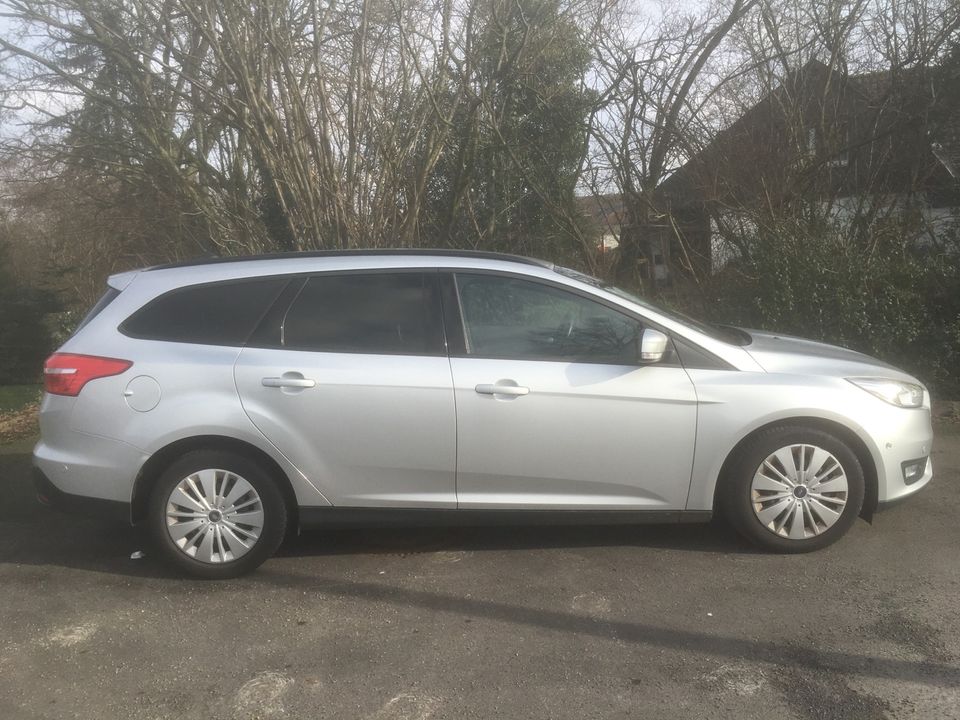 FORD FOCUS 1,5 TDCI TREND 88 KW SELBSTSTÄNDIGES EINPARKEN EURO 6 in Neuss