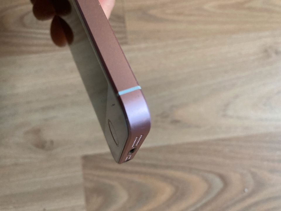 iPhone SE 1. Generation 32GB Rosé Gold in Lübeck