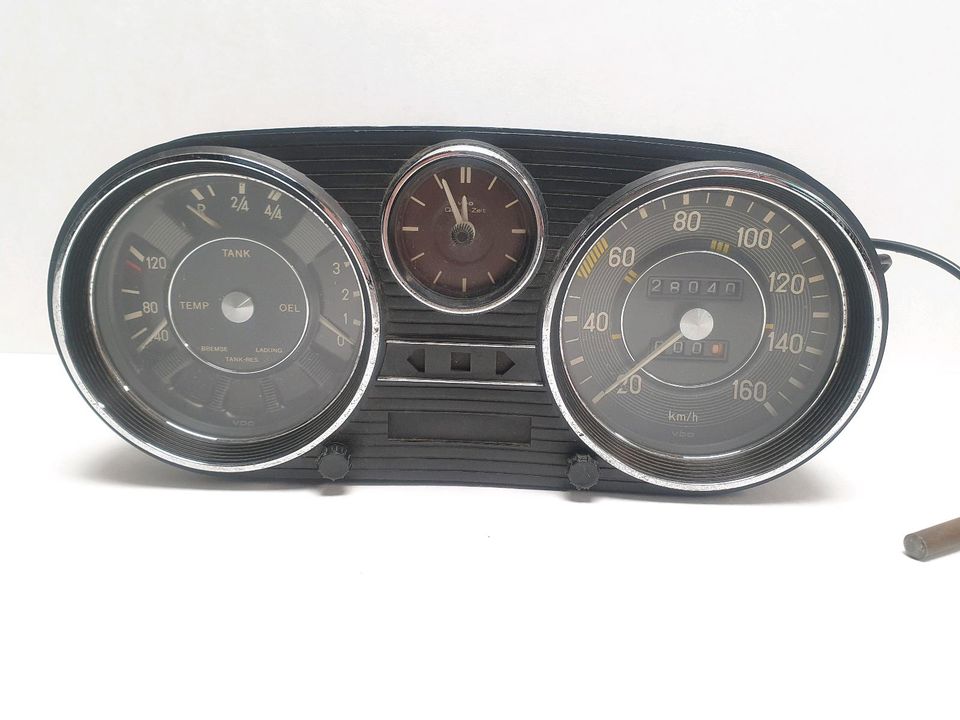 Mercedes W115 /8 Tacho Kombiinstrument Tachometer A1155426801 in Obertshausen