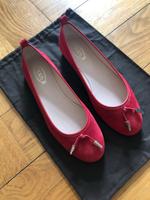NEU Ballerinas von Tod‘s aus Veloursleder, Größe 37 München - Allach-Untermenzing Vorschau