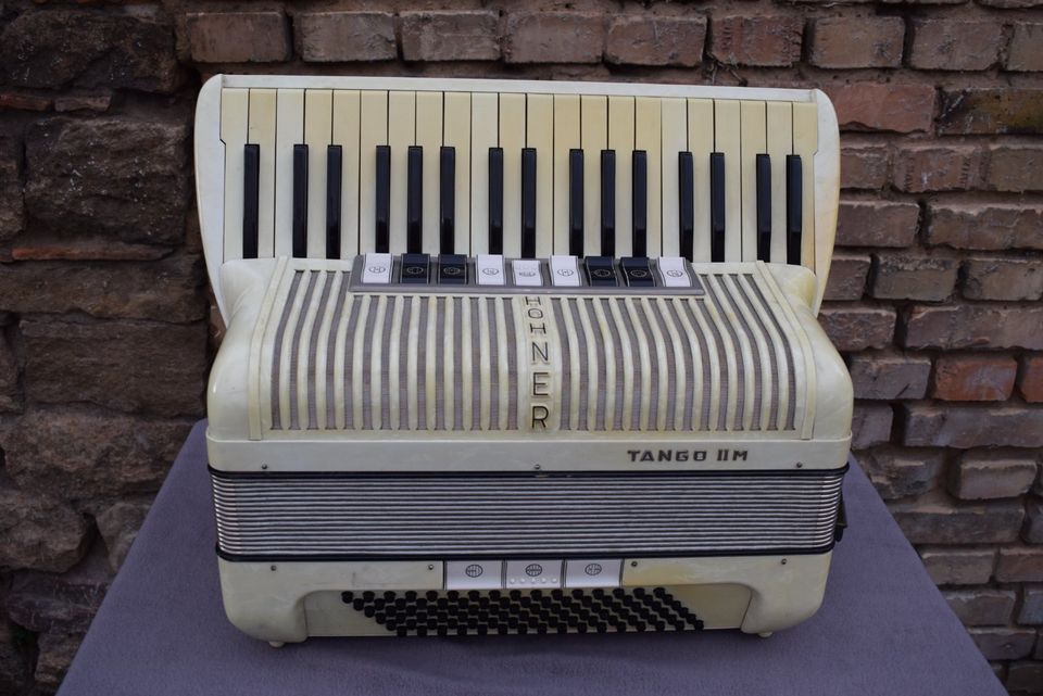 [9072] Hohner Tango II M Akkordeon mit Koffer in Hockenheim