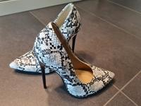 Plateau High Heels schwarz mit Schlangen-Optik Gr.36 Schleswig-Holstein - Oering Vorschau