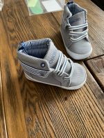 Baby Schuhe Babyschuhe Sneaker 6-12 Monate Nordrhein-Westfalen - Mönchengladbach Vorschau