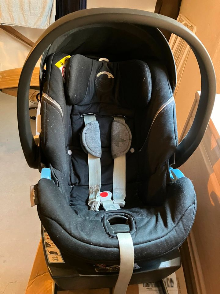 Cybex Aton 5 Babyschale mit ISOFix Base in Dachau