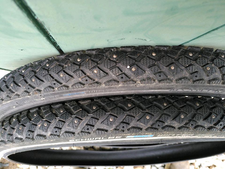 Schwalbe Winter 26 × 1,75 Zoll paar Spikes Reifen in Ergolding