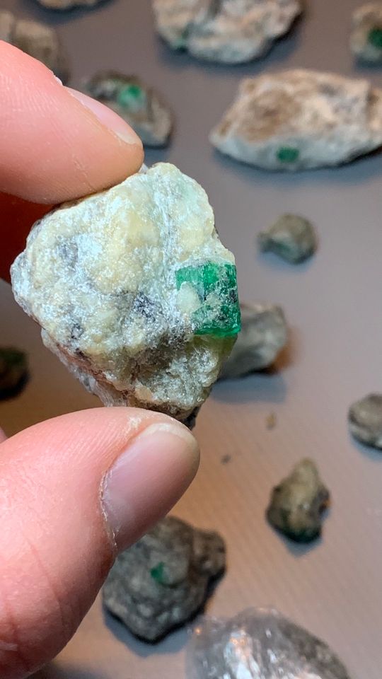 Über 100 Smaragd Stufen swat Pakistan mine - Mineralien Sammlung in Oelsnitz/Erzgeb.