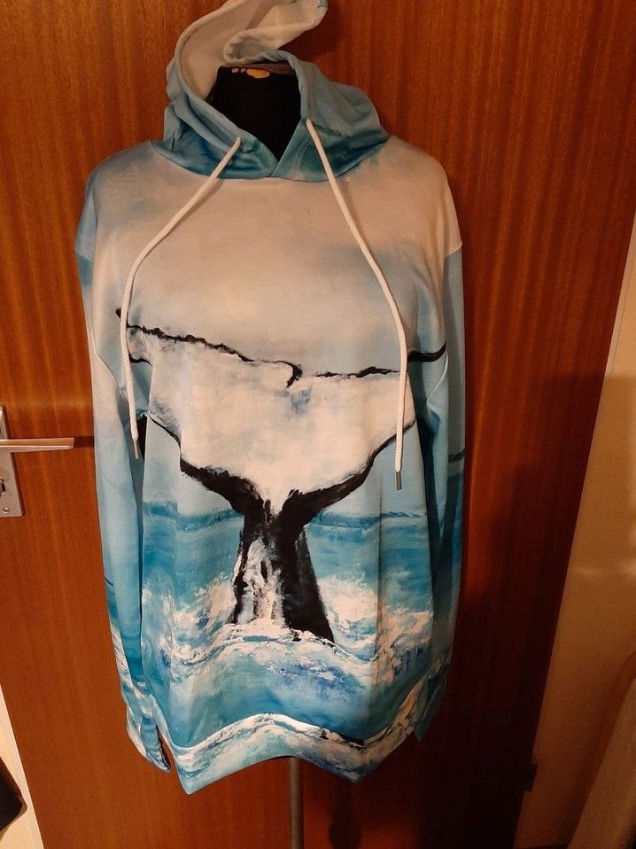 Hoodie mit Aufdruck Walflosse Gr L NEU in Augsburg