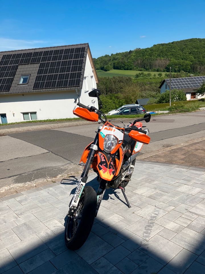 KTM 690 SMC in Tawern