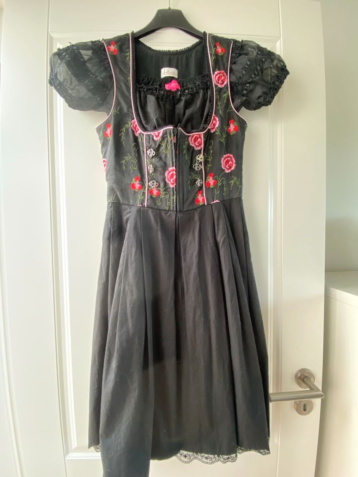 Dirndl in schwarz mit Bluse Größe 36 Krüger Madl in Altfraunhofen