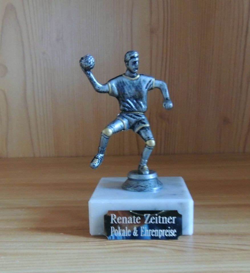 1 Handball Figur auf Marmor geschraubt (Pokal Freizeit Turnier Sp in Niederwerrn