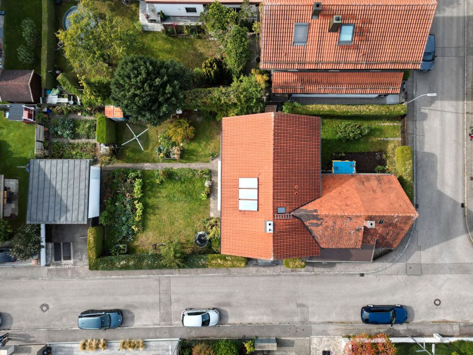 Mehrfamilienhaus (Baujahr 2000) mit zusätzlichem abrissreifen Altbestand (Baujahr ca. 1937) in München