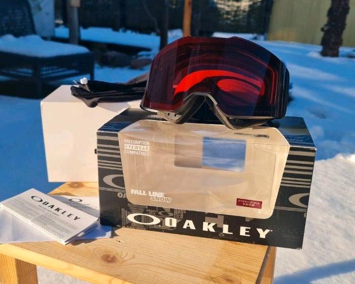 Oakley Fall Line Black Mat Prizm™ Rose Snow Goggles Skibrille in Hoppegarten