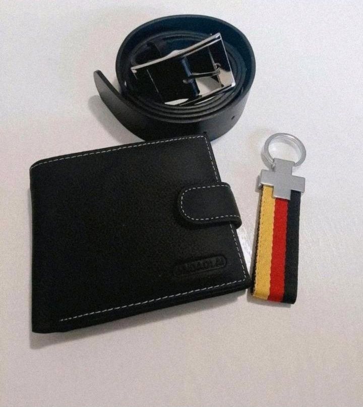 Neue Schlüsselanhänger, Geldbörse und Gürtel Set in Hockenheim
