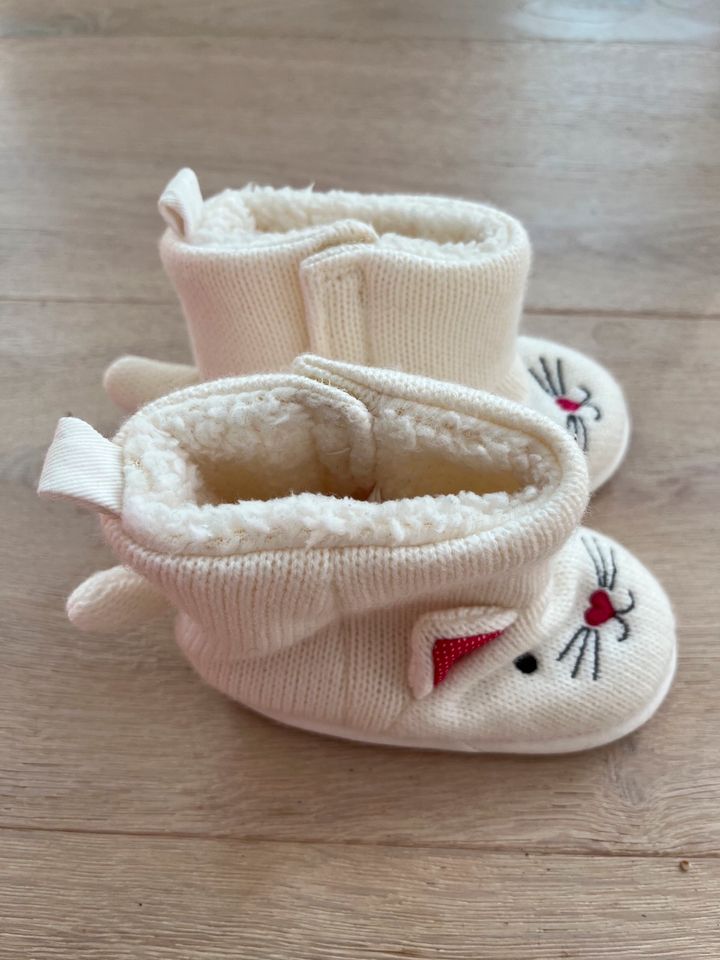 Süße gefütterte Babyschuhe in Olching