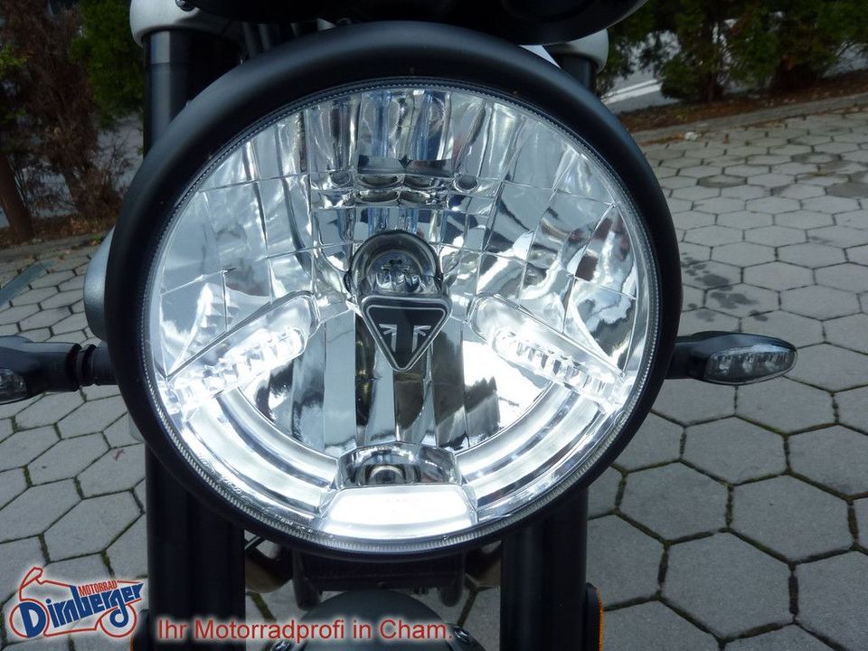 Triumph Speed Twin 1200 NEUZUSTAND Garantie Juli 2026 in Cham