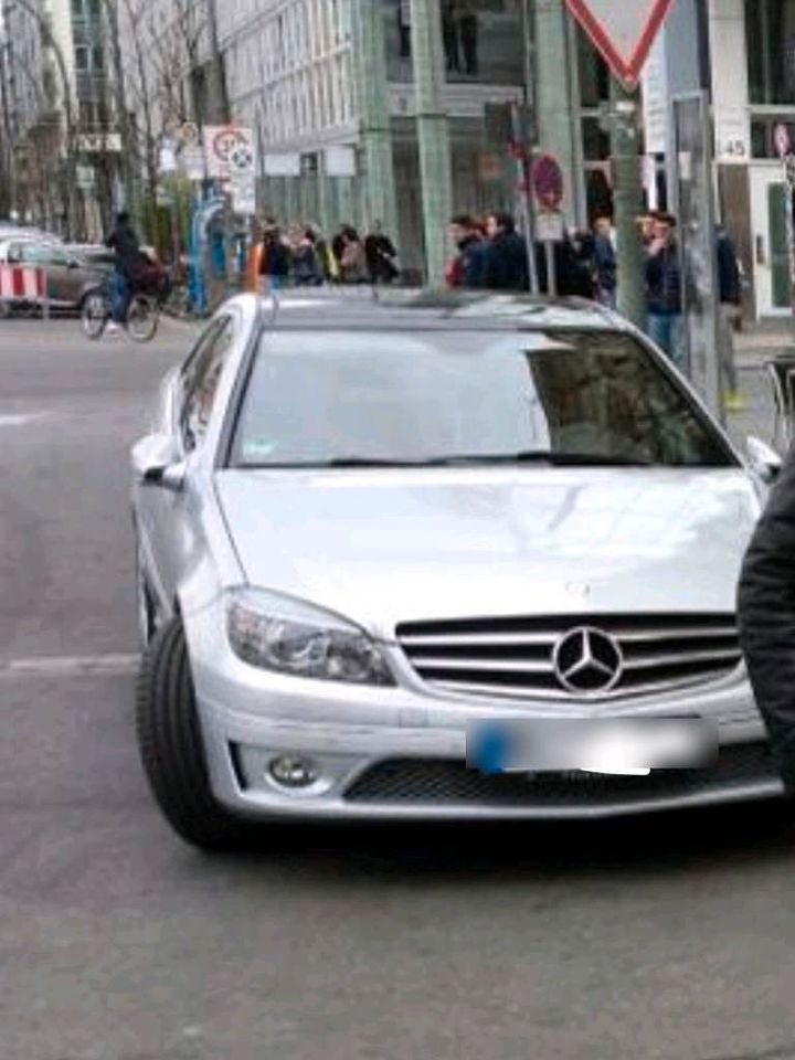 Mercedes Benz CLC 180 Coupé Automatik Panorama Dach Garagenwagen in Berlin