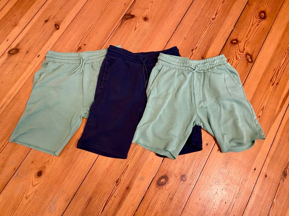 Drei Shorts H&M 152 und 158 mintgrün dunkelblau kurze Hose in Berlin