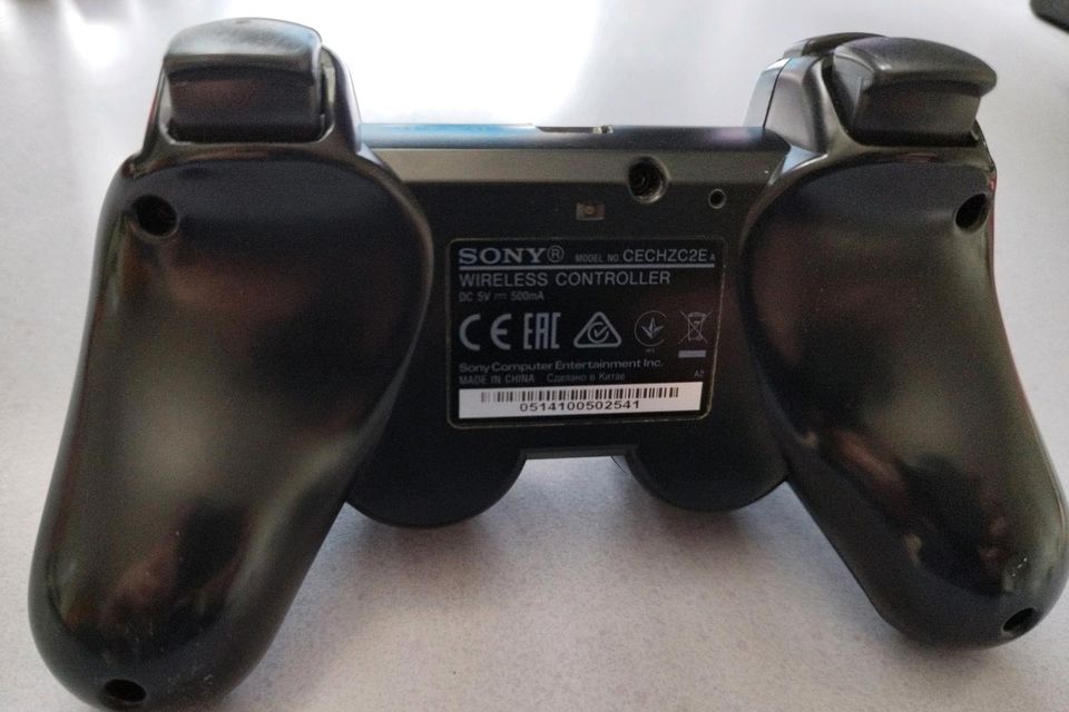 PlayStation 3 Slim + Controller + Kabel in Herrenberg