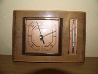 Altes Barometer mit Thermometer -- Hannover - Nord Vorschau