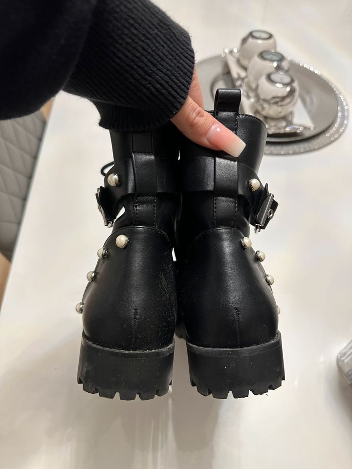 Zara Stiefeletten Schwarz Perlen Gr.39 in Oberstadion