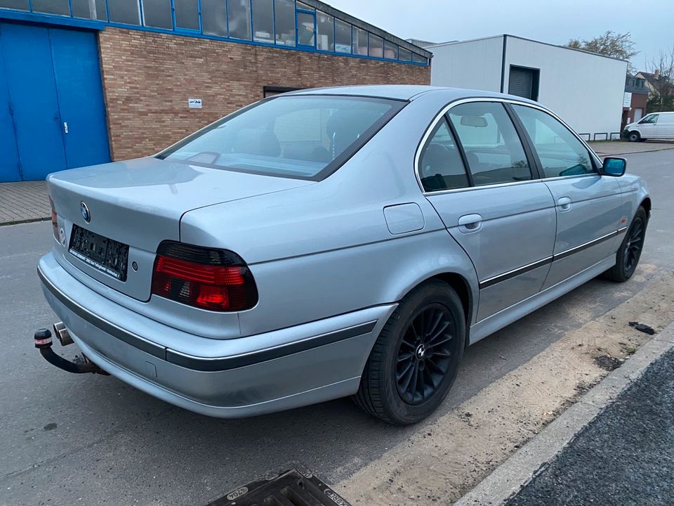 SUCHE BMW 3 5 7 E30 E32 E34 E36 E39 E46 E60 E61 E65 E90 E91 F10 in Langenhagen