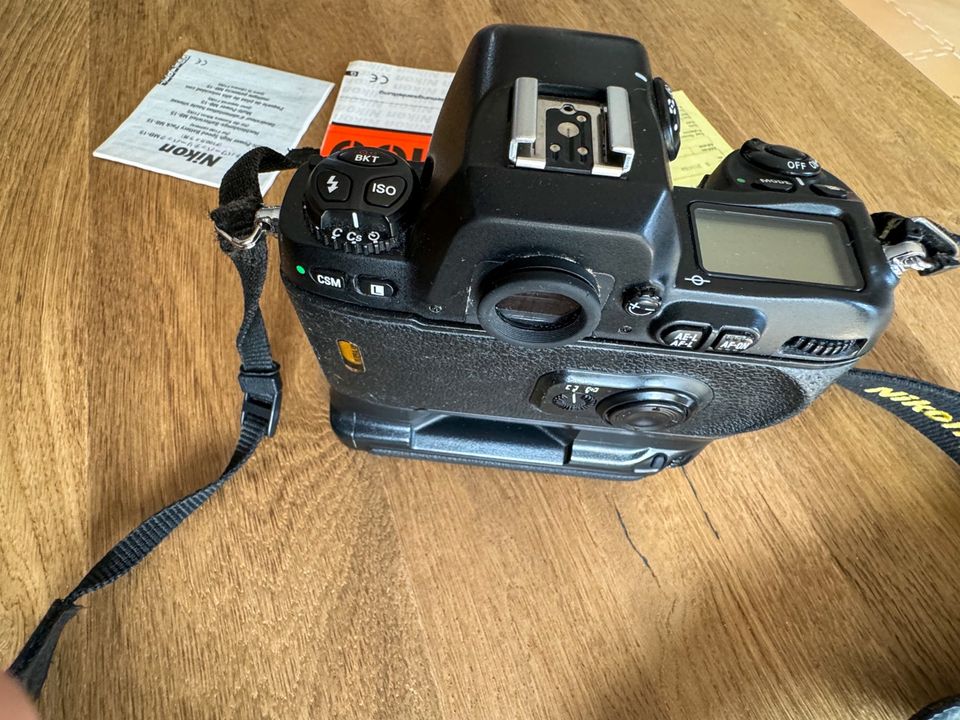 Nikon F 100 Spiegelreflexkamera in Erding