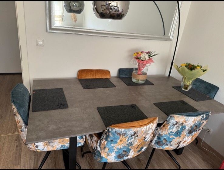 Gerne Preisvorschläge?  Esszimmer Set /Esszimmerstühle + Esstisch in Leverkusen