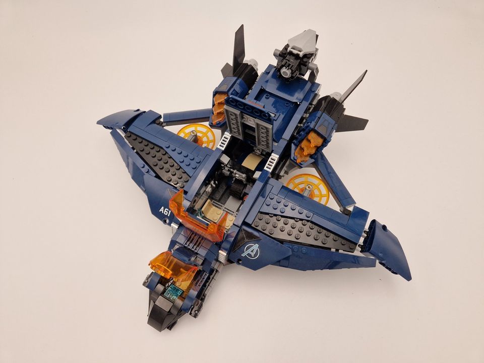 LEGO 76126 - Marvel Avengers Ultimate Quinjet in Schaalby