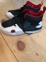 Jordans Weiß/Rot/Schwarz Rheinland-Pfalz - Römerberg Vorschau