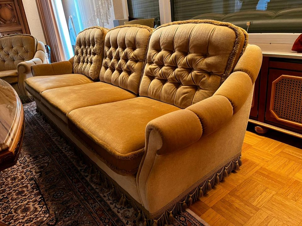 Sitzgruppe Couch Sofa Sessel Fußhocker in Dieburg