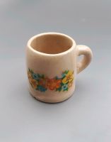 Kleine vintage Tasse Krug beige grau mit Henkel / Griff Blumen Sachsen - Lengenfeld Vogtland Vorschau